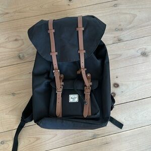 Herschel Little America™ Backpack - 30L
Black